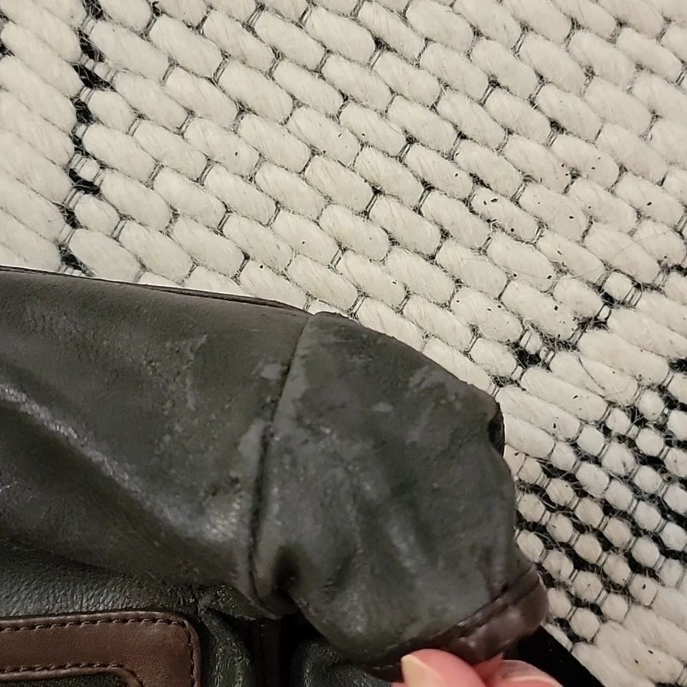 Tumi Messenger